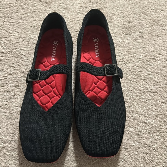 Mary Janes in Black with Comfortable Sole and Classic Design - Picture 5 of 5